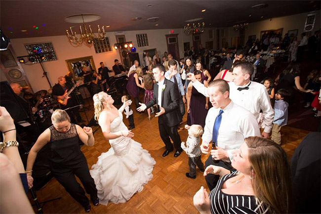 Bride-and-Groom-dancing2